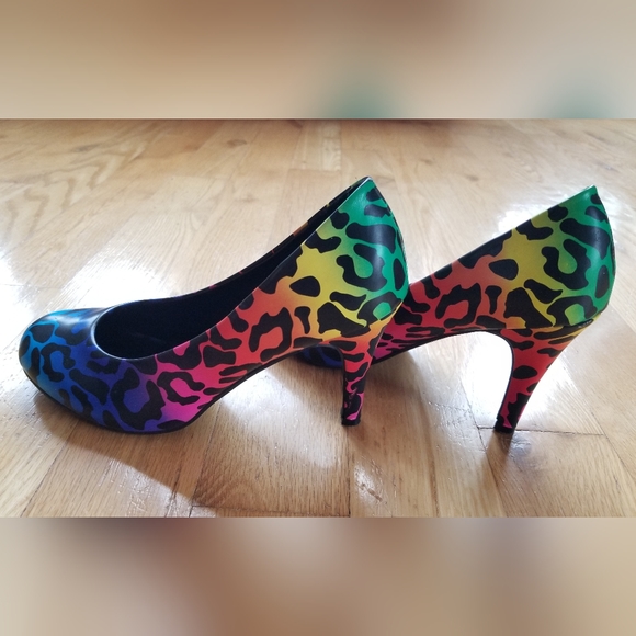 T.U.K. Rainbow Leopard Print Pumps - Size 9 - Picture 2 of 3